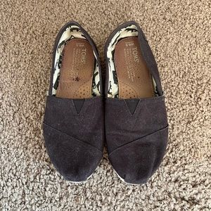 Women size 6.5- TOMS